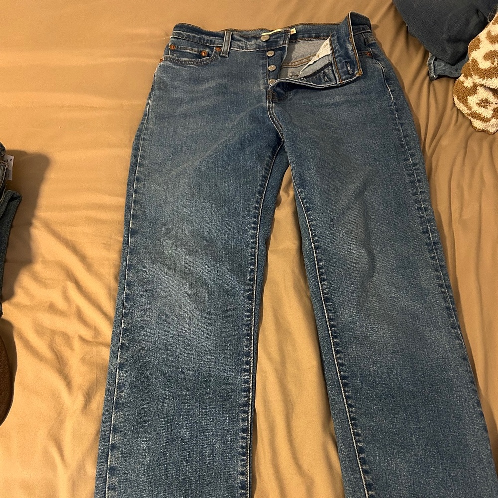 Size 28 Levi’s -Wedgie Straight